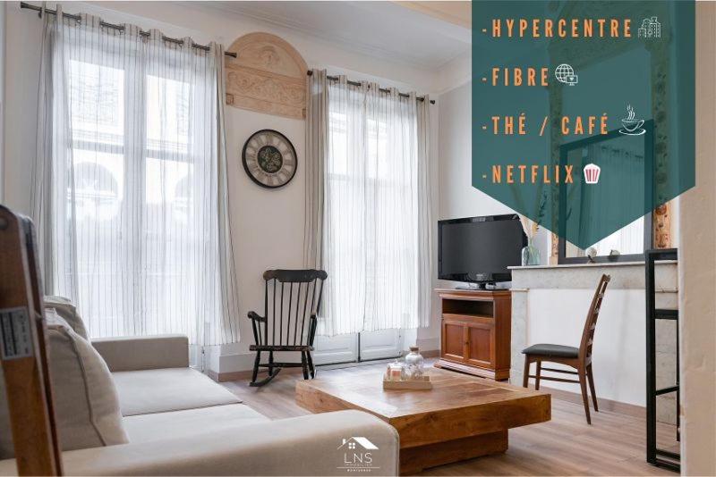 Televízia a/alebo spoločenská miestnosť v ubytovaní Magnolia magnifique T2 entièrement rénové.