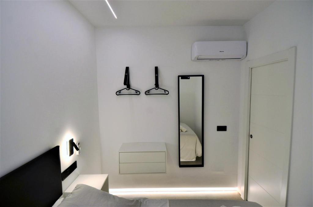 BIBLIOTECA DE LUJO EN EL CENTRO HISTORICO DE MÁLAGa - 4