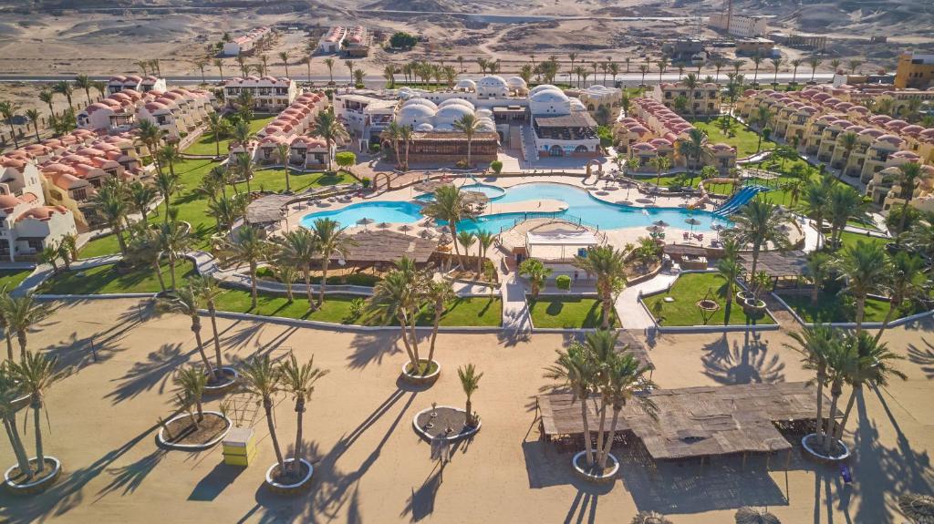 Bazén v ubytování Protels Crystal Beach Resort nebo v jeho okolí