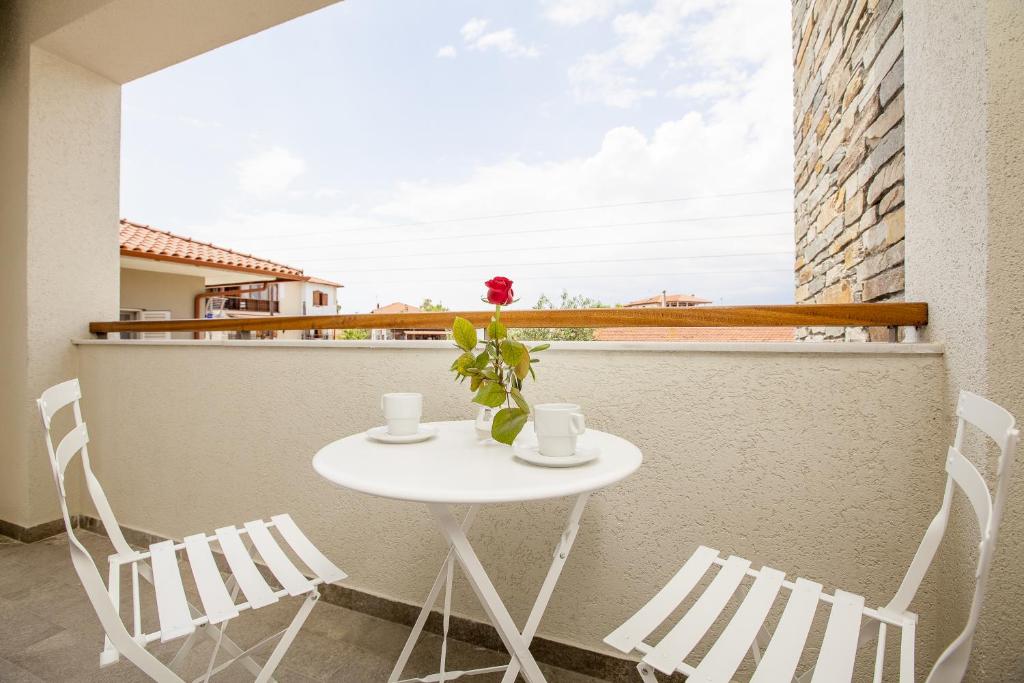 Balkón nebo terasa v ubytování Enalia Villas