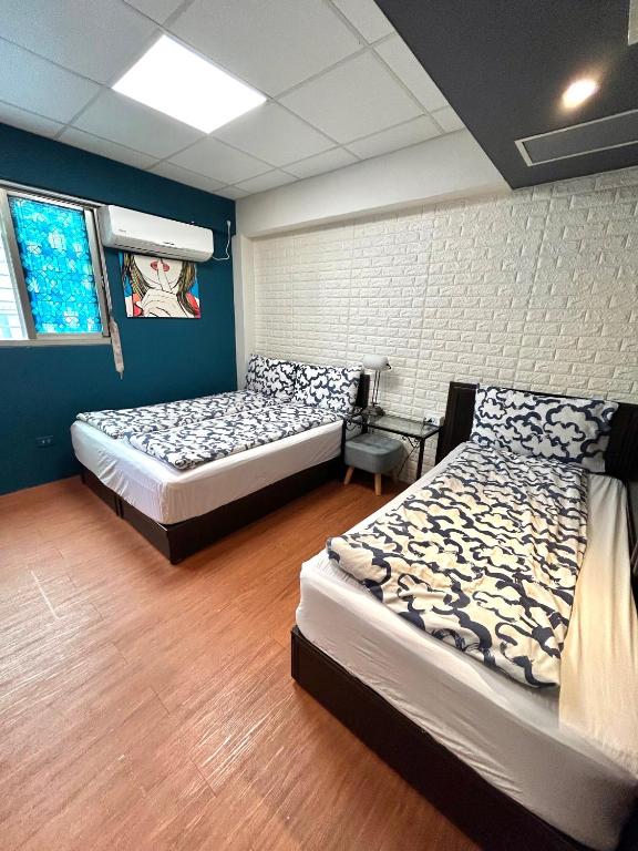 Postel nebo postele na pokoji v ubytování Taipei Triple Tiger Inn