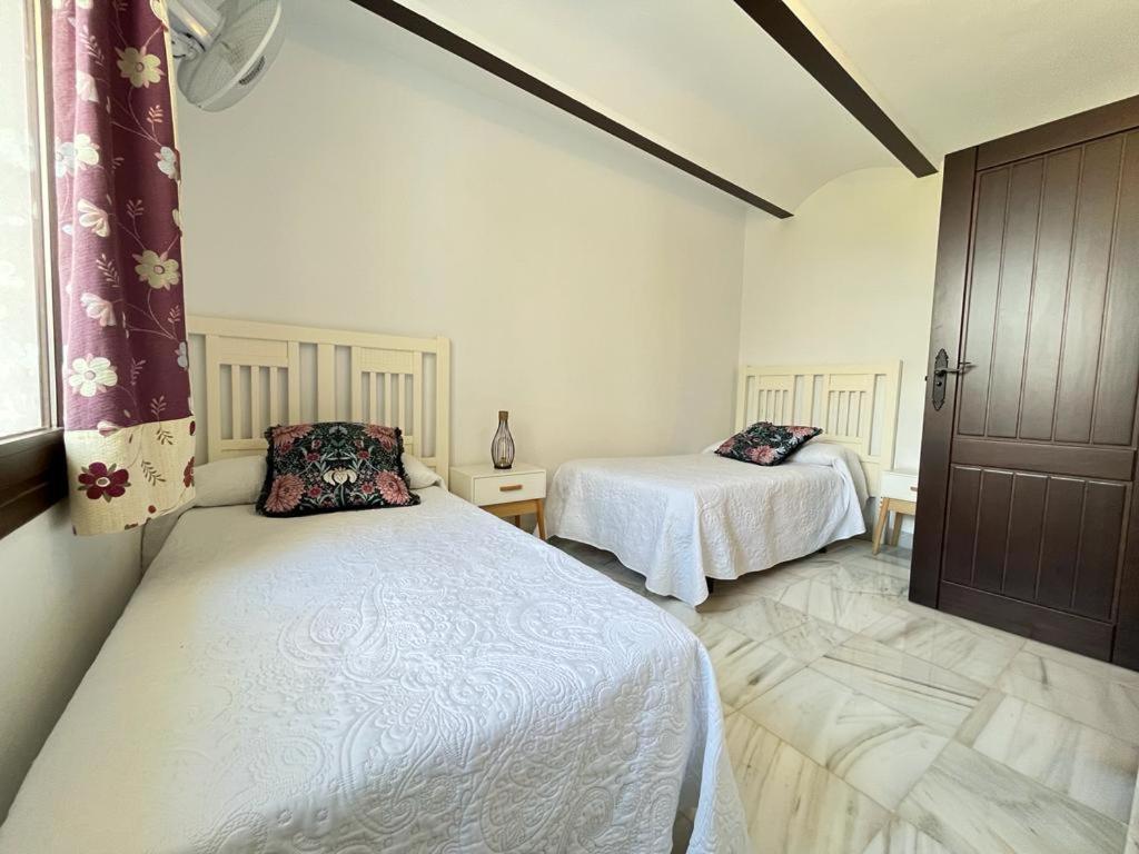 Postel nebo postele na pokoji v ubytování Cortijo Domínguez - Rural Experience
