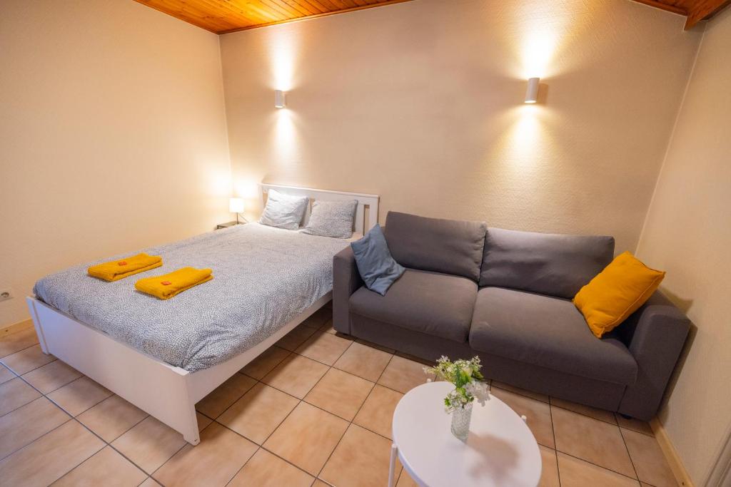 Good connection city apartment - Resim 9