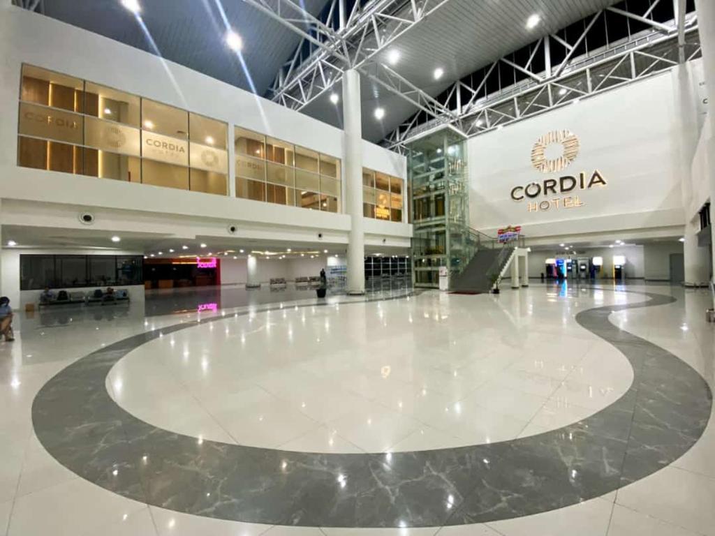 a large shopping mall with a large white floor at Cordia Hotel Banjarmasin - Hotel Dalam Bandara in Pulaubiruang