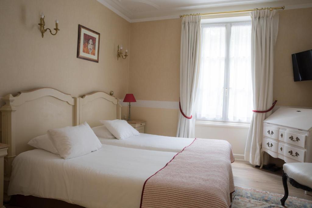 Logis Hôtel Le Plantagenêt - Standaard Tweepersoonskamer Met 2 Aparte Bedden