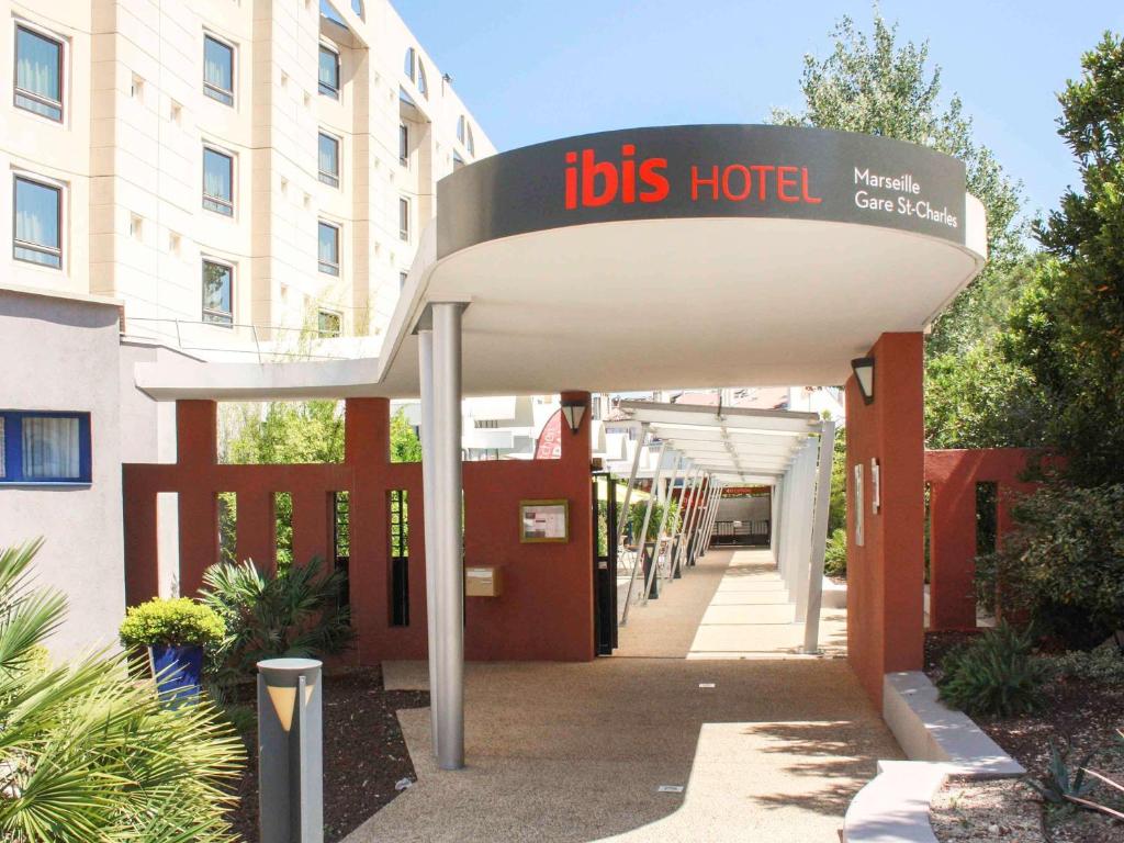 a bus stop with a bus hotel sign on it at ibis Marseille Centre Gare Saint Charles in Marseille