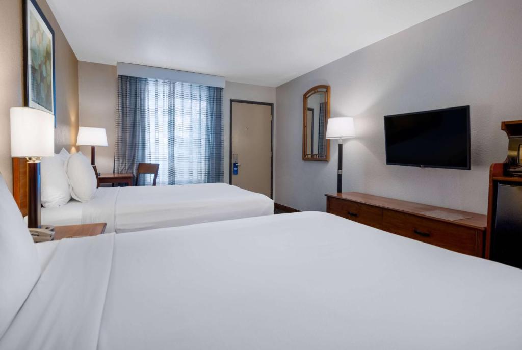 Days Inn by Wyndham Encinitas Moonlight Beach - Chambre Queen Avec Deux Lits Queen - Non-fumeurs