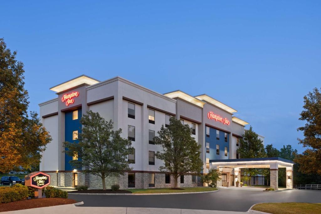 a rendering of the front of the hotel at Hampton Inn Cleveland-Airport/Tiedeman Road in Brooklyn