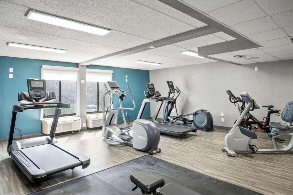 Hampton Inn Cleveland-Westlake photo