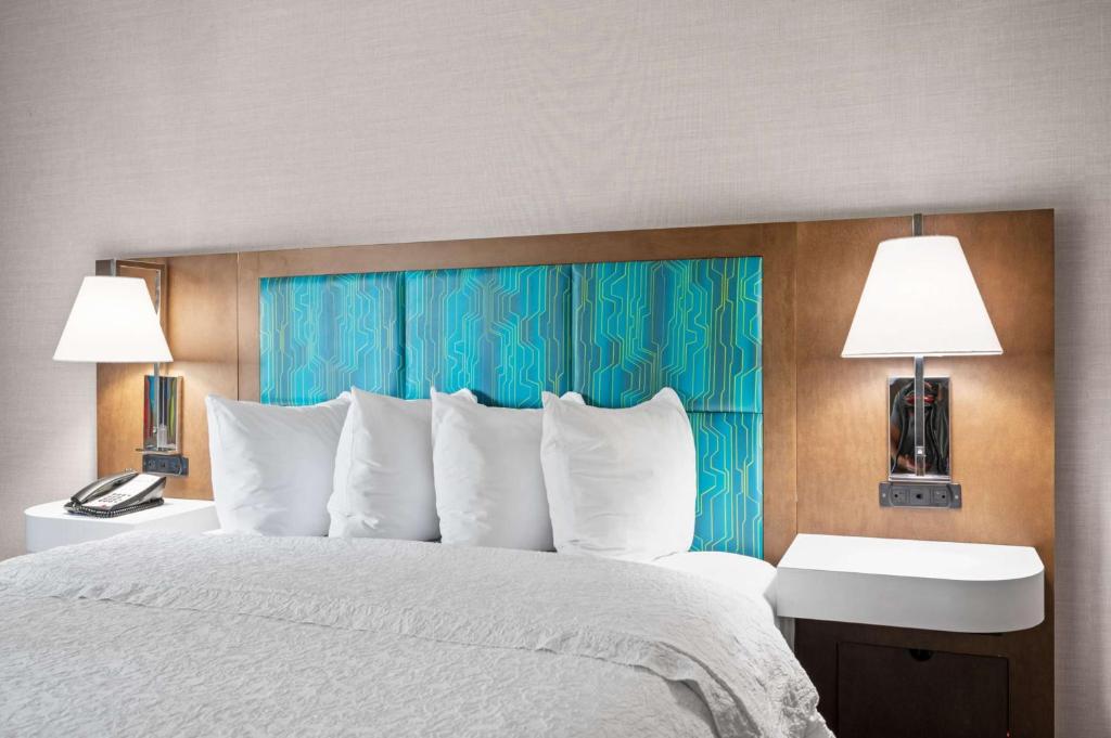 Hampton Inn Cleveland-Westlake photo