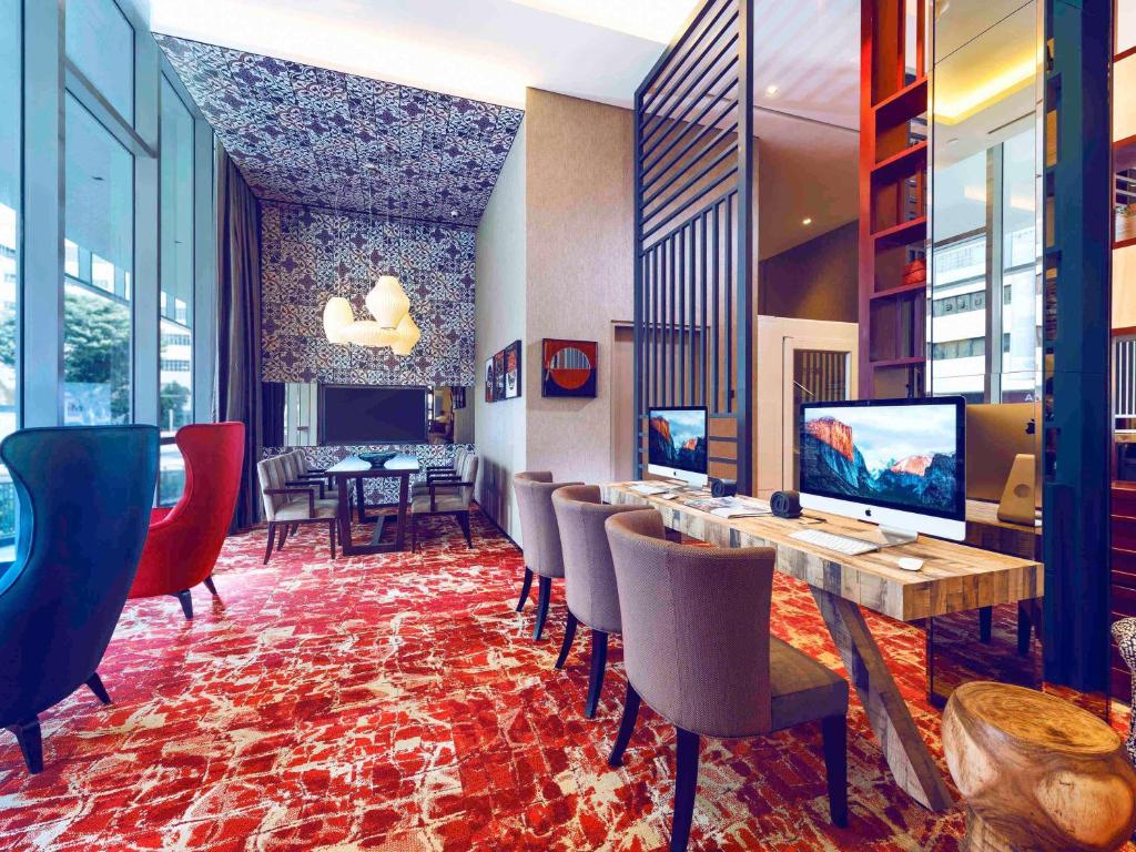 Телевизор и/или развлекательный центр в Mercure Singapore Bugis