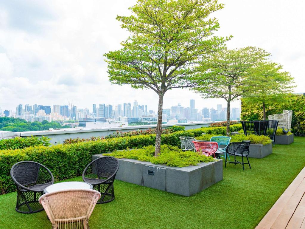 Сад в Mercure Singapore Bugis