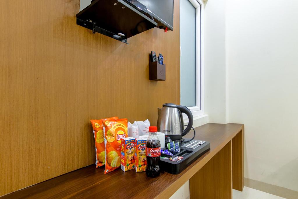 Utensilios para hacer té y café en Hotel Royal Rosette with free Wi-Fi near New Delhi Railway Station