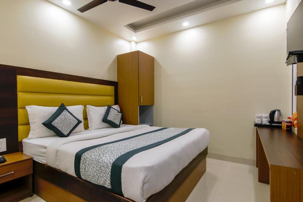 Cama o camas de una habitación en Hotel Royal Rosette with free Wi-Fi near New Delhi Railway Station