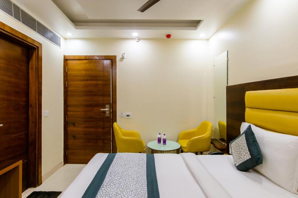 Cama o camas de una habitación en Hotel Royal Rosette with free Wi-Fi near New Delhi Railway Station
