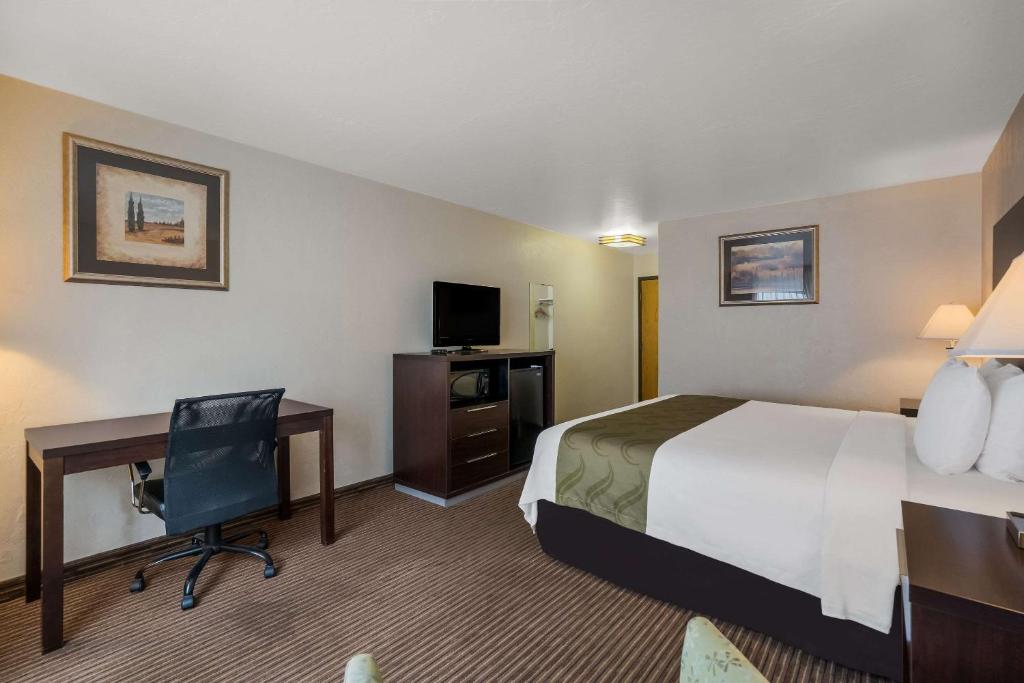 TV a/nebo společenská místnost v ubytování Quality Inn Richfield I-70
