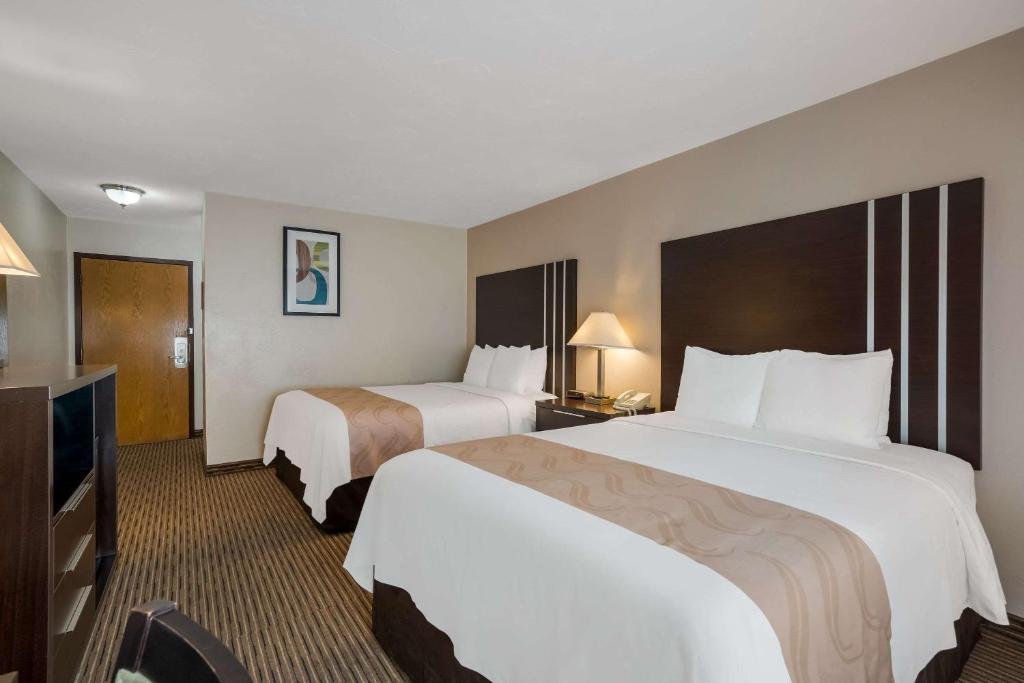 Postel nebo postele na pokoji v ubytování Quality Inn Richfield I-70