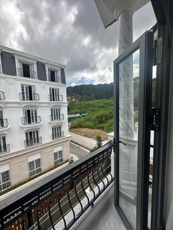 Nespecifikovaný výhled na hory nebo výhled na hory při pohledu z aparthotelu