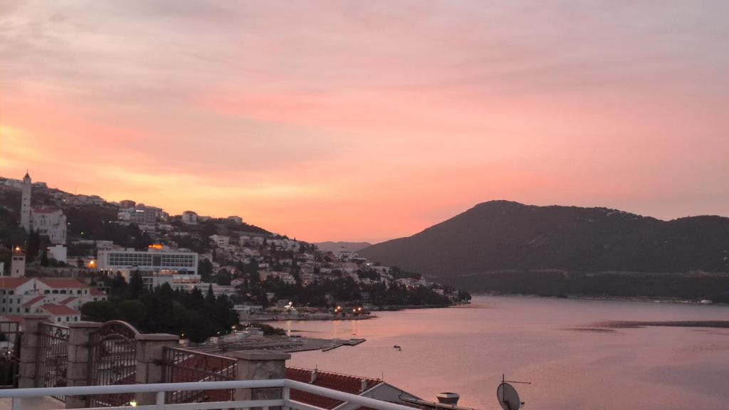 a view of a city and a river at sunset at Apartmani Dodig in Neum