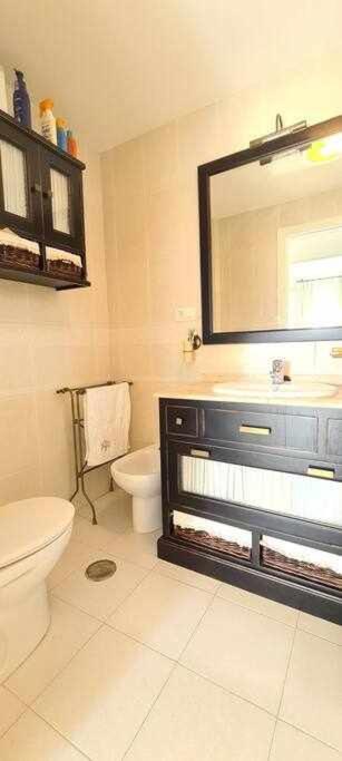 A bathroom at La Casita de Guía by Sanlúcar Housing