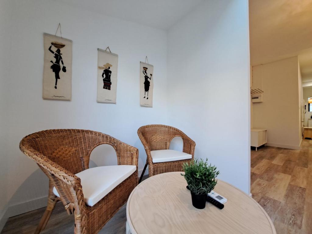 a dining room with a table and two chairs at Maputo - Appartement climatisé in Reims