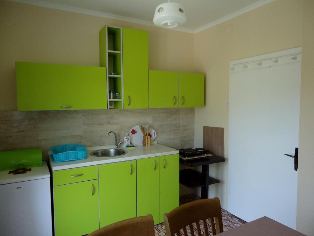Кухня или мини-кухня в Apartment Vukanic
