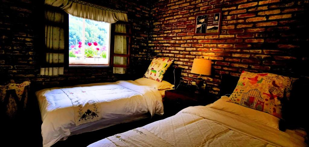 Kangding Guozhuang Nan Wu Hao Boutique Inn - Twin Room With Private Bathroom