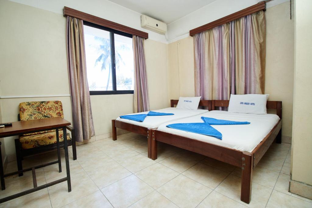 Postel nebo postele na pokoji v ubytování Mombasa Railway Gardens Hotel