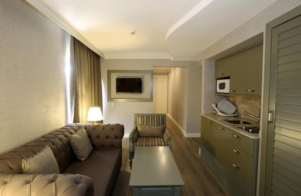 Posezení v ubytování Pinehill Hotel & Suites
