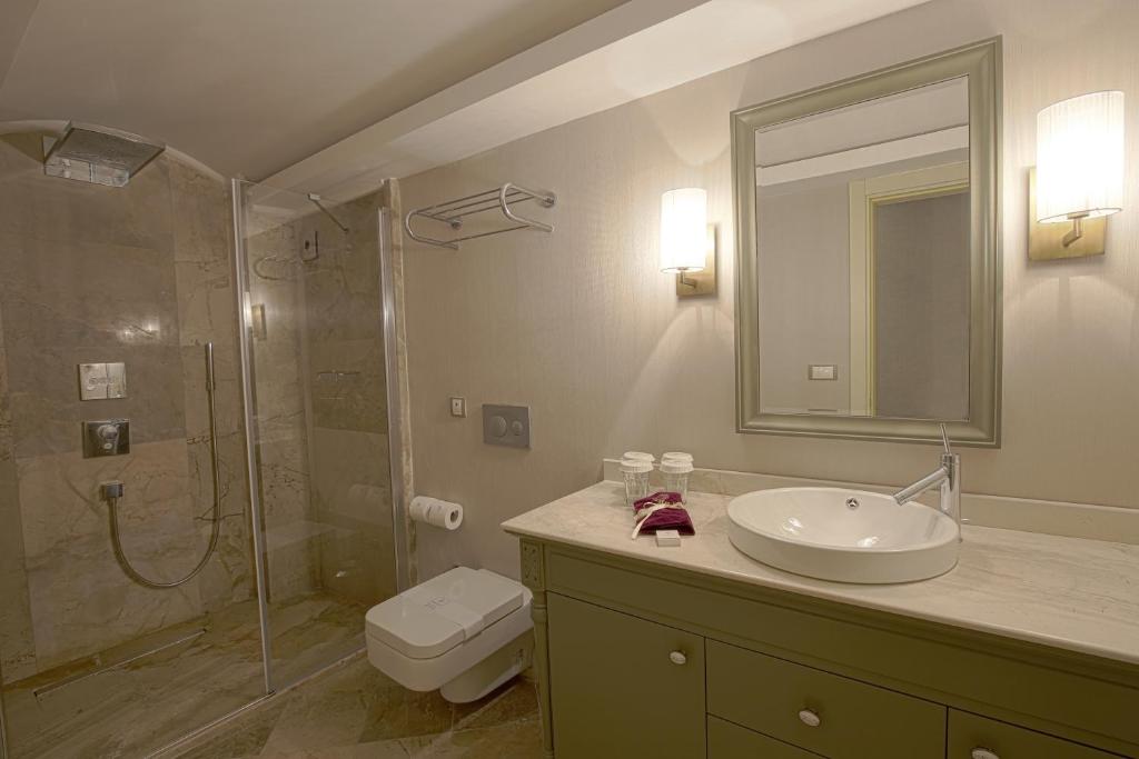 Koupelna v ubytování Pinehill Hotel & Suites
