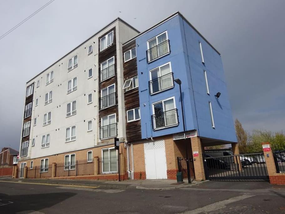 Modern Two Bed Apartment Contractor & Family Friendly, Sunderland