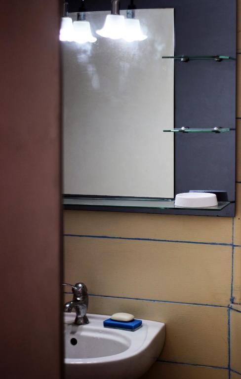 One Room - Image 6