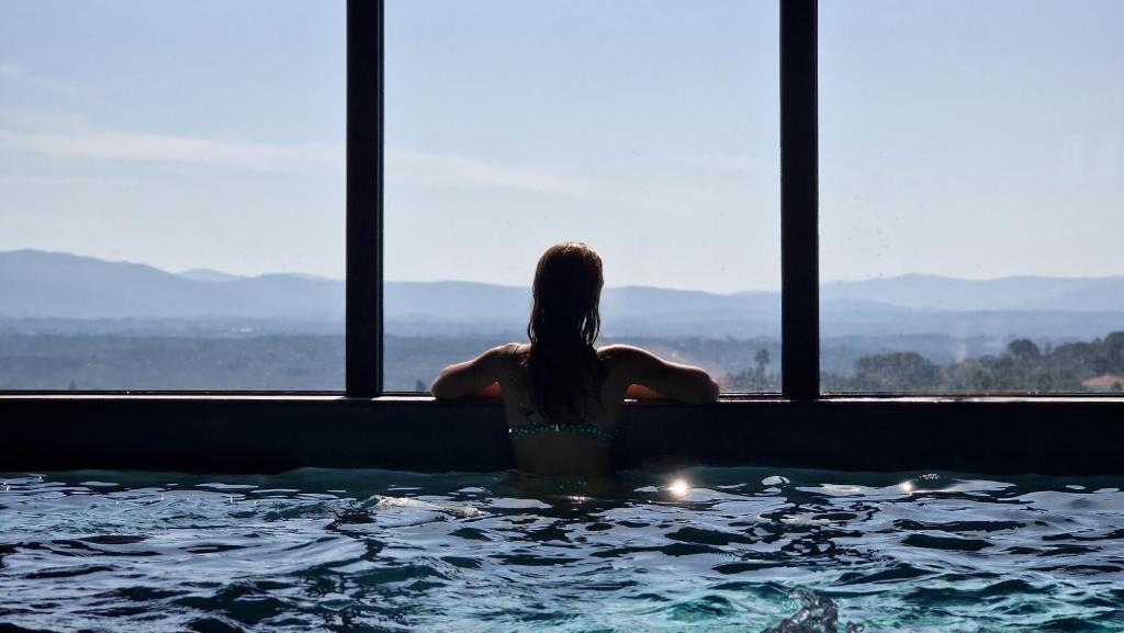 Nespecifikovaný výhled na hory nebo výhled na hory při pohledu z hotelu