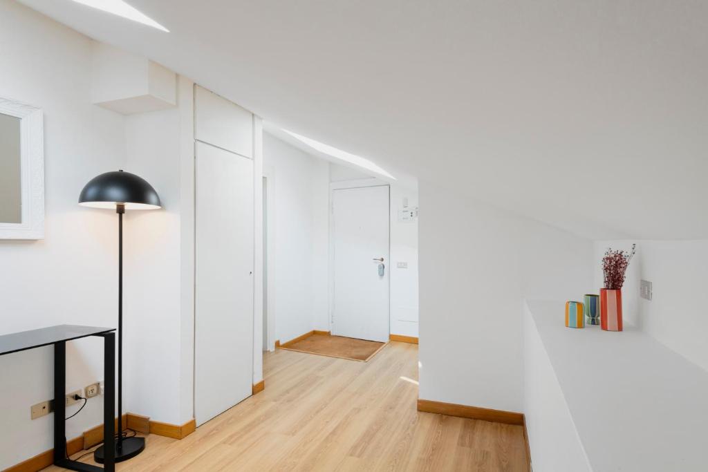 Zdjęcie z galerii obiektu RELSTAY - Arco della Pace - Sunny Loft w Mediolanie