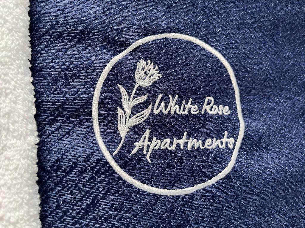Certifikát, hodnocení, plakát nebo jiný dokument vystavený v ubytování WhiteRose Apartments