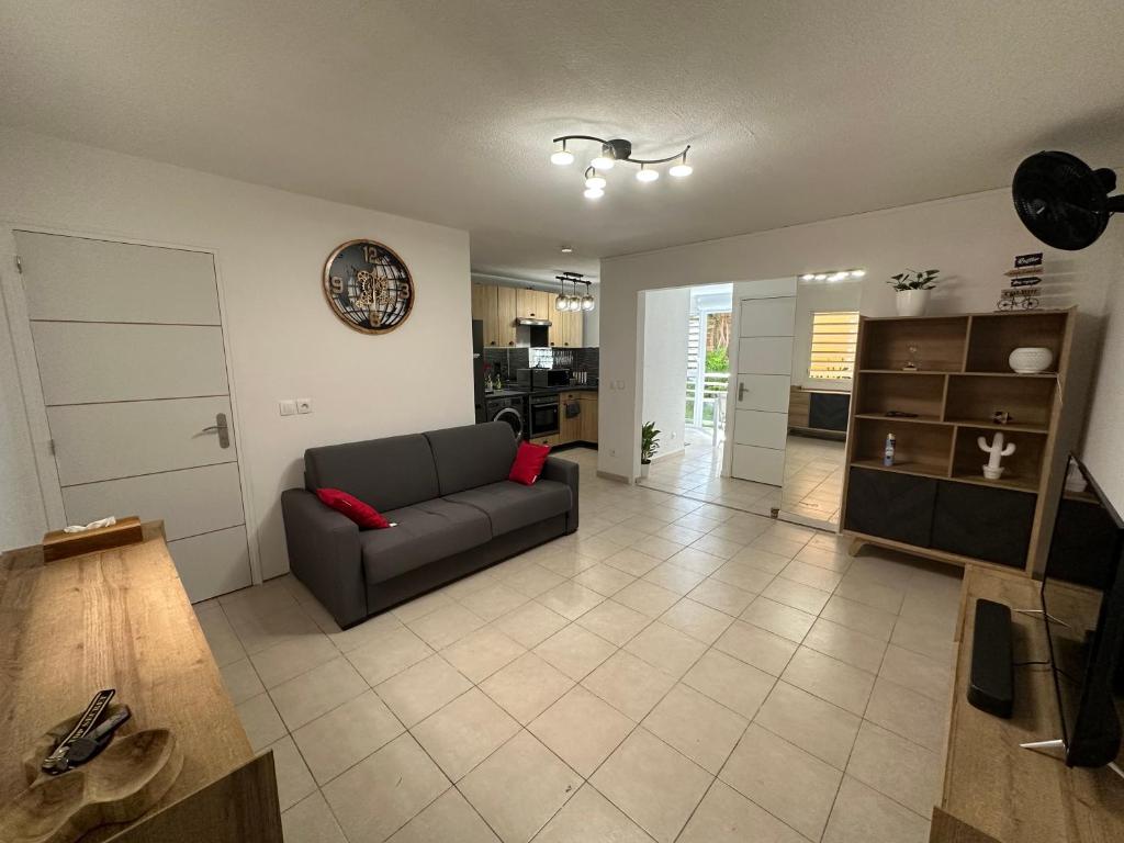 Posezení v ubytování LOCATION T2 MEUBLÉ BAIE MAHAULT CONVENANCE