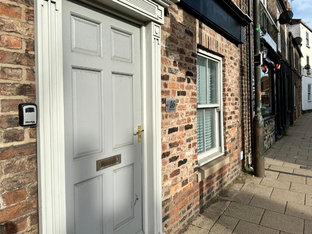 Blossoms Reach - 2 minutes from station and city centre - One-Bedroom Apartment