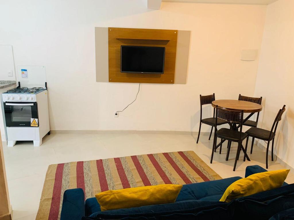 a living room with a couch and a table at Recanto da paz in Arraial do Cabo