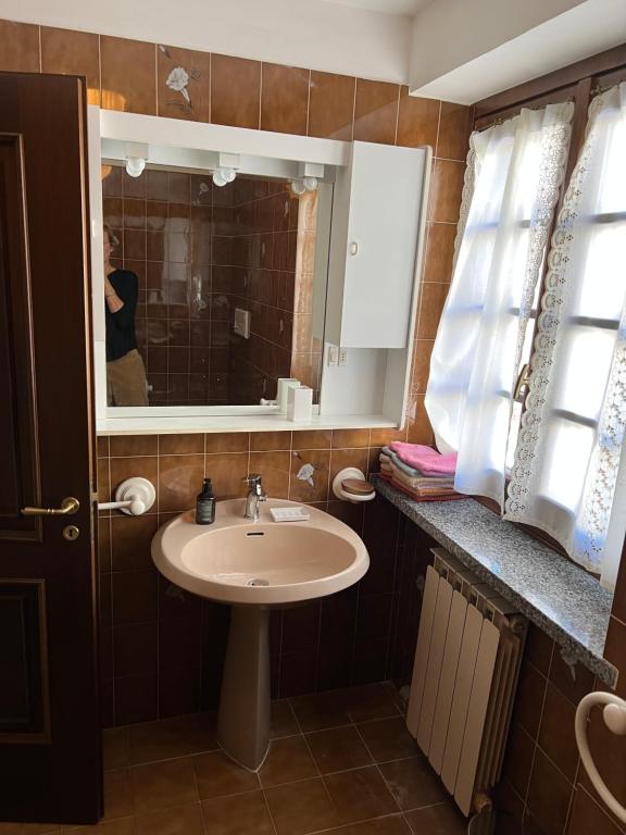 A bathroom at Ferienhaus-Chalet Breuil-Cervinia Valtournenche