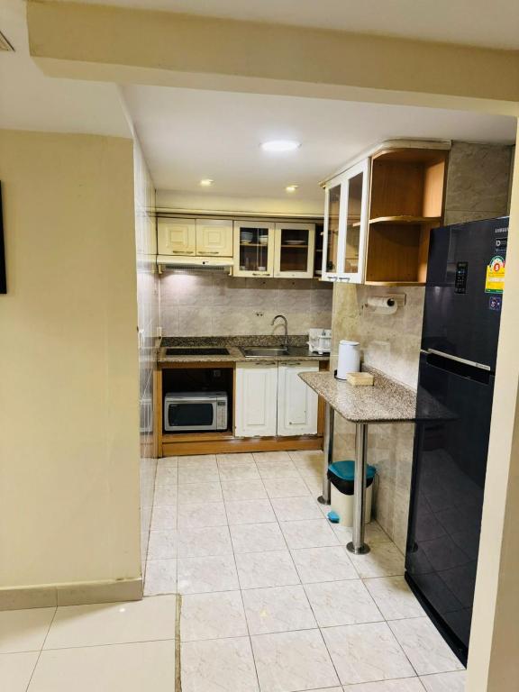 Kuchyň nebo kuchyňský kout v ubytování Affordable Serviced Apartments in Nana Omni Tower - Prime Sukhumvit location