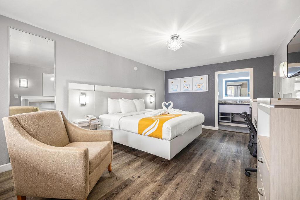 Quality Inn and Conference Center Tampa-Brandon - 