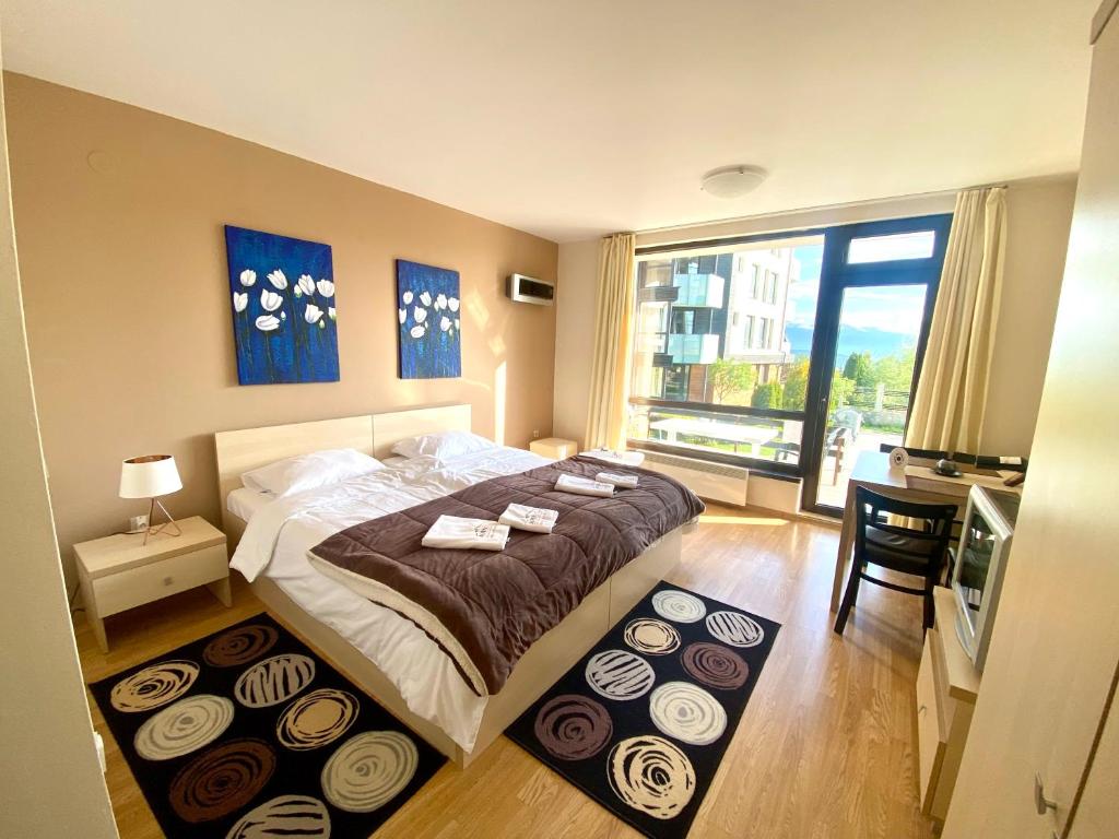 Aspen Suites Studio Apartment