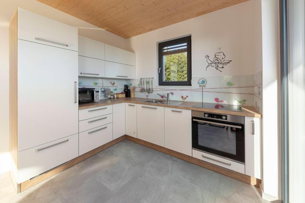 Kuchyň nebo kuchyňský kout v ubytování Apartments Nikolaj