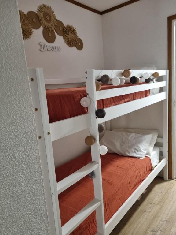 Posteľ alebo postele v izbe v ubytovaní T2 Calvi entierement équipé à 150m de la plage.