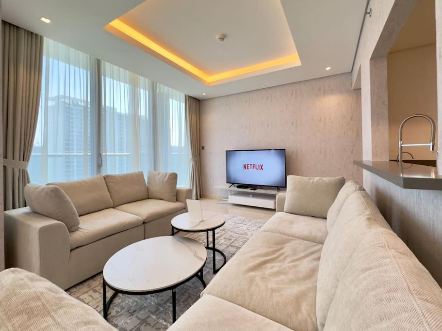 Fotografie z fotogalerie ubytování Dar Vacation - Unique Luxury White 2BR Apartment Near Burj Khalifa v Dubaji