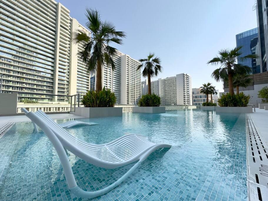 Fotografie z fotogalerie ubytování Dar Vacation - Unique Luxury White 2BR Apartment Near Burj Khalifa v Dubaji