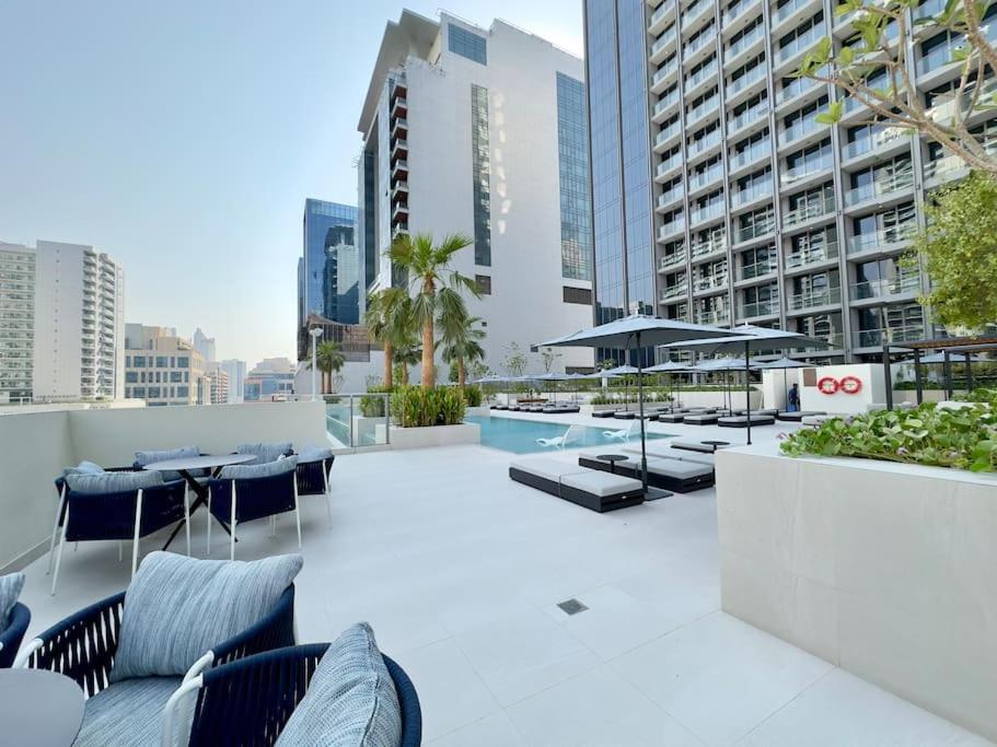 Fotografie z fotogalerie ubytování Dar Vacation - Unique Luxury White 2BR Apartment Near Burj Khalifa v Dubaji