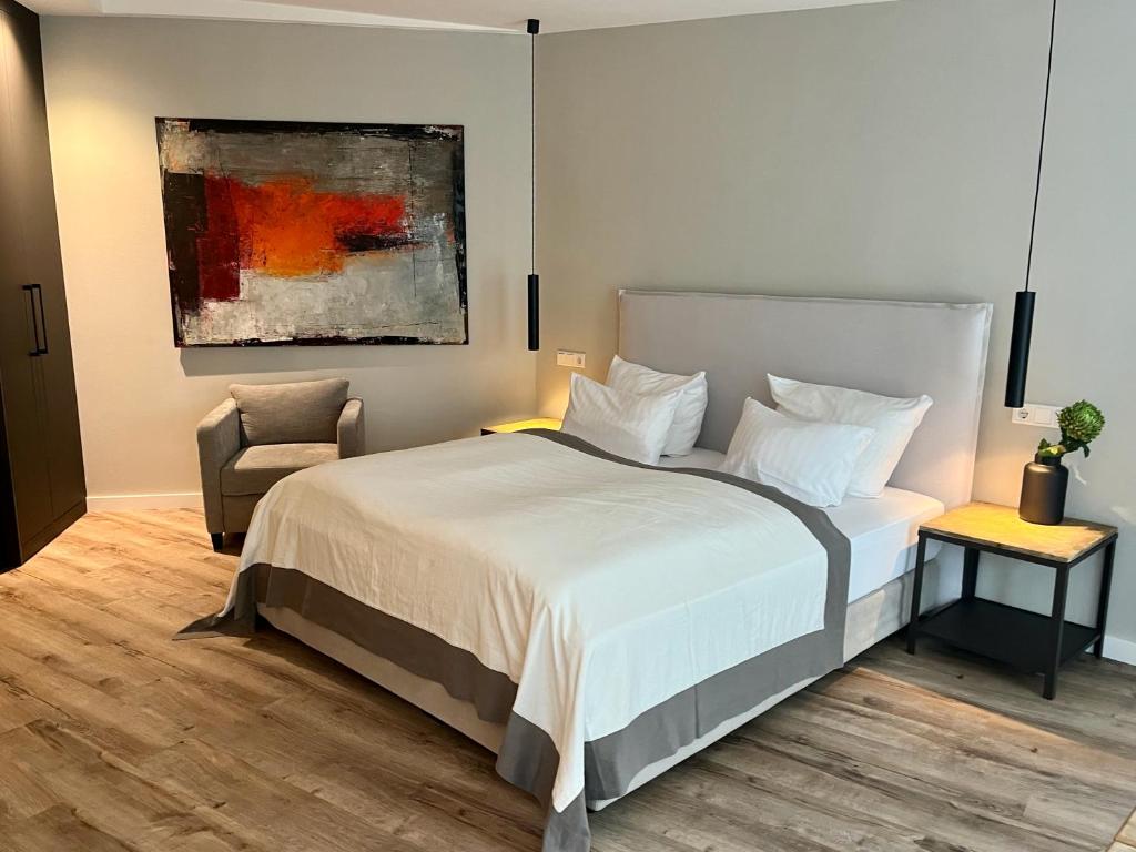 Postel nebo postele na pokoji v ubytování Galerie Hotel
