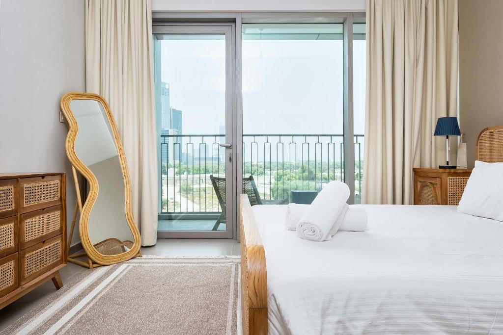 Postel nebo postele na pokoji v ubytování BellaVista Downtown Views II Tower 1 Modern 2BR Downtown City View
