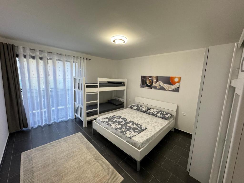 A bed or beds in a room at Seaside Sun and Fun